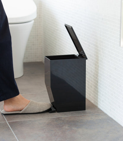 Compact Step Trash Can - Neat Corners