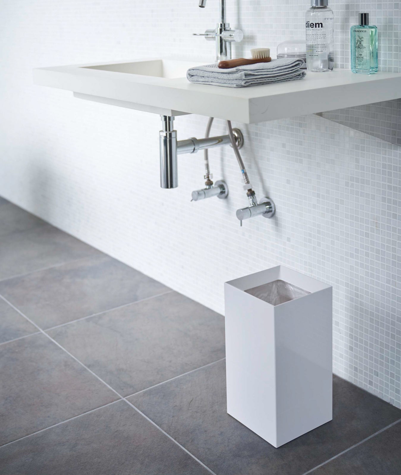 Compact Open-Top Trash Can - Neat Corners