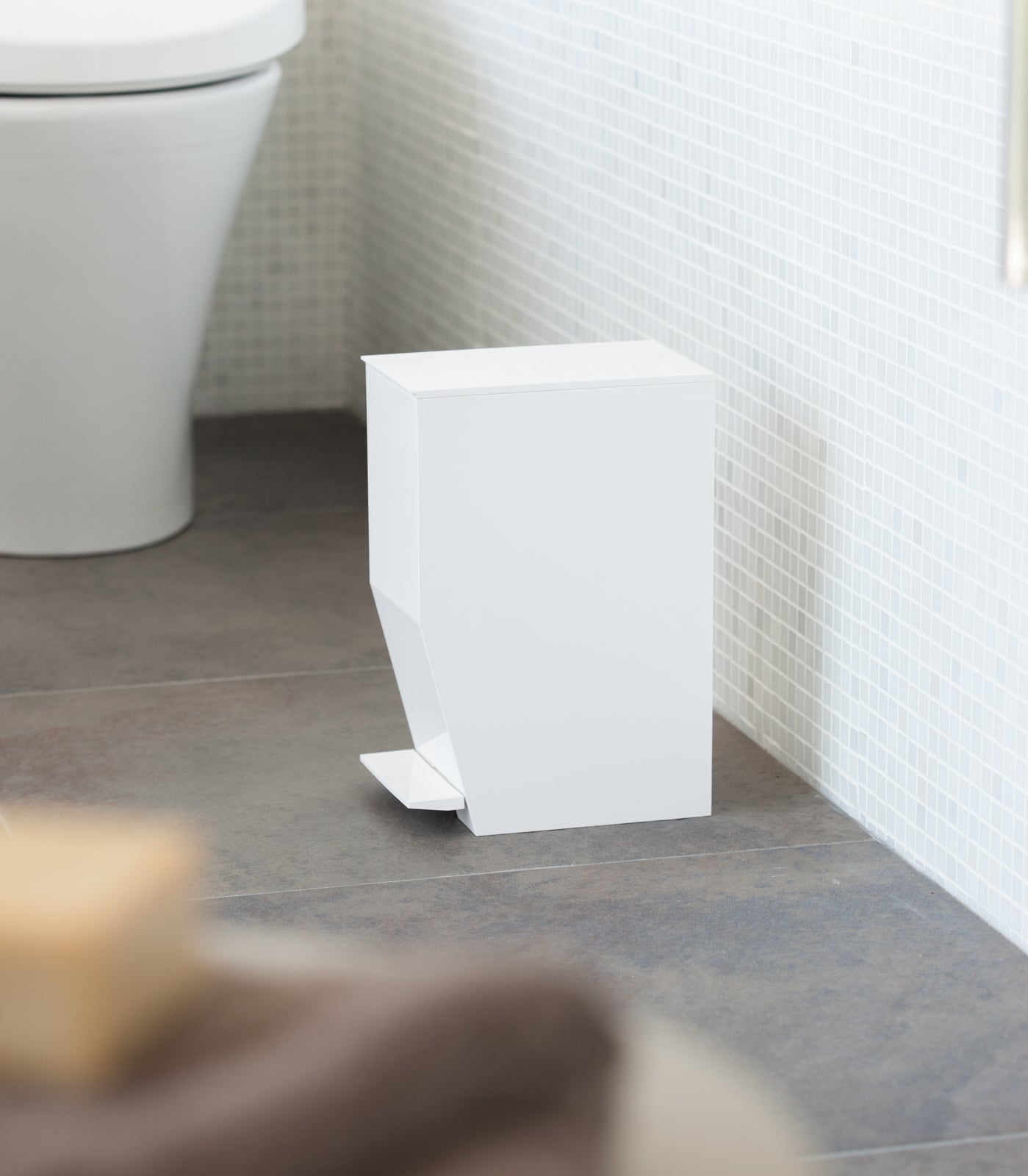 Compact Step Trash Can - Neat Corners