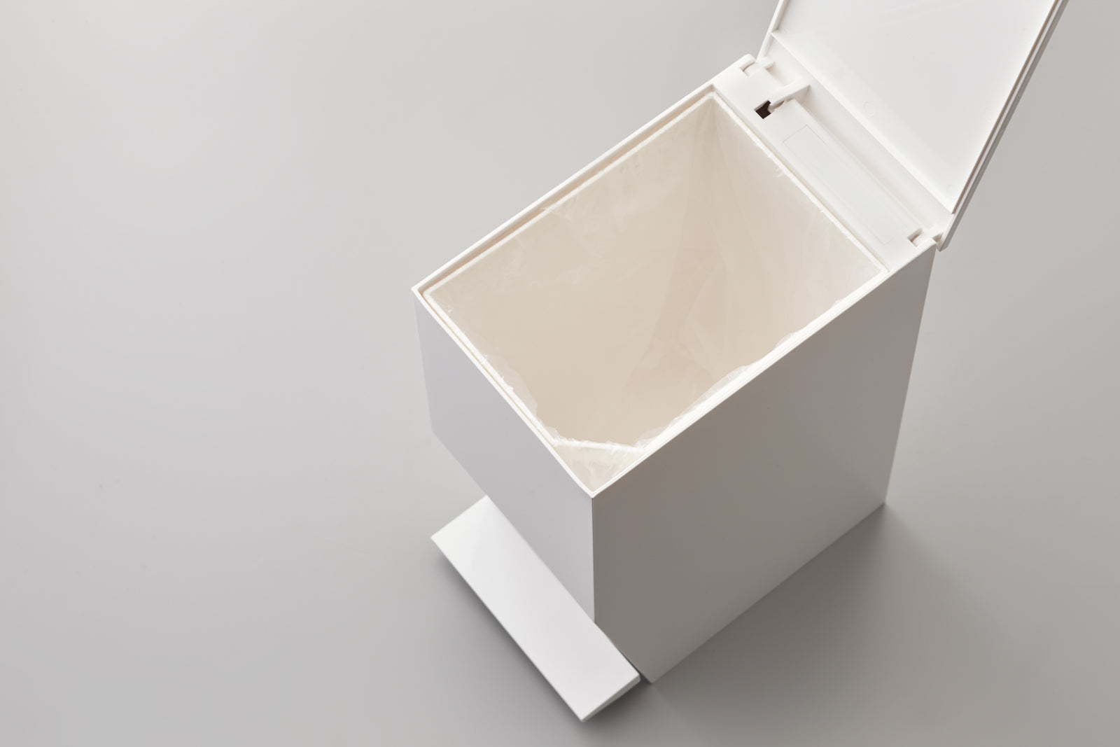 Compact Step Trash Can - Neat Corners