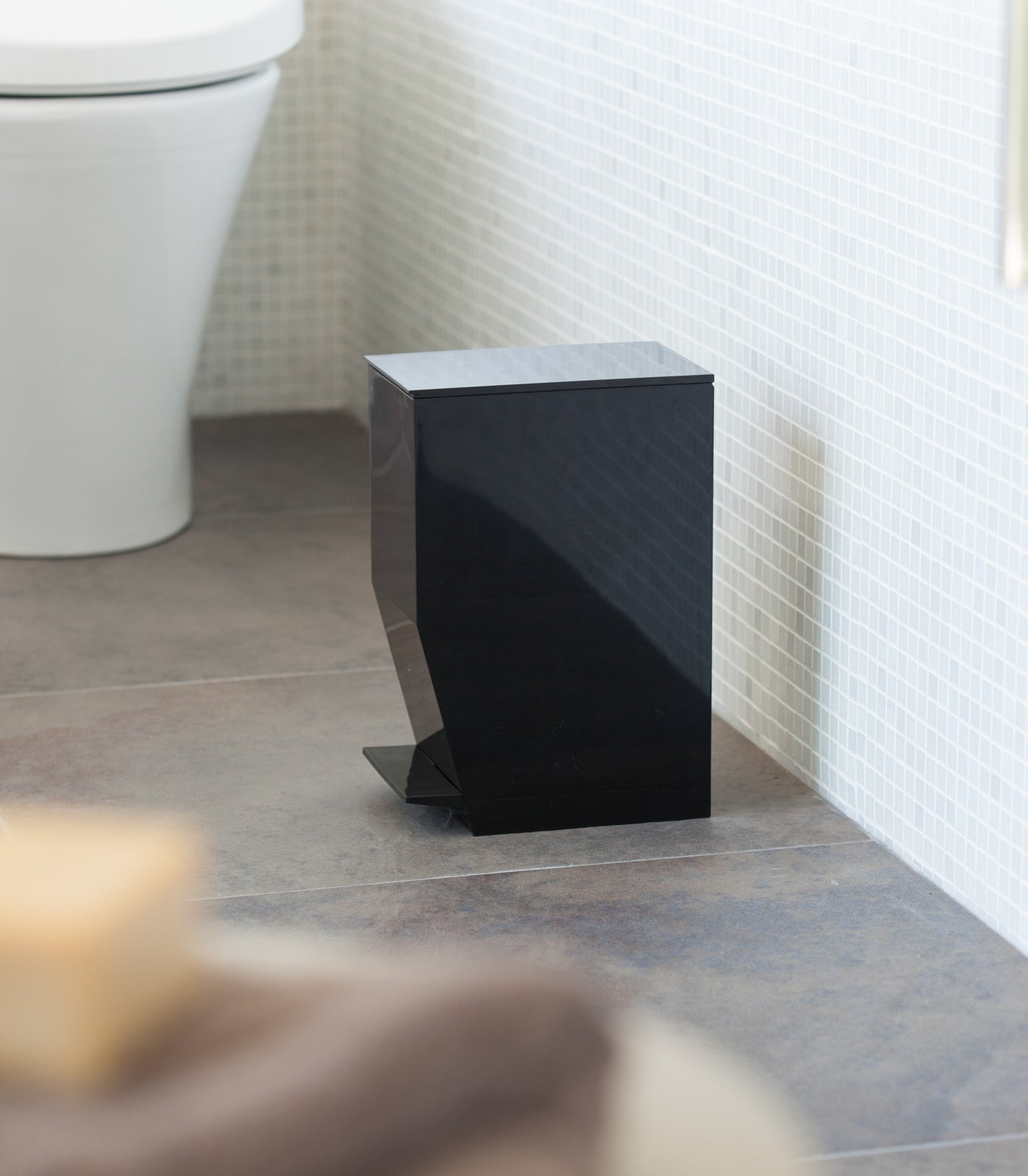 Compact Step Trash Can - Neat Corners
