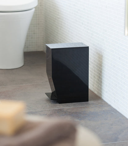 Compact Step Trash Can - Neat Corners