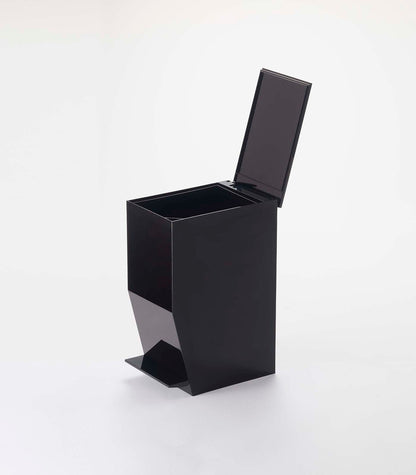 Compact Step Trash Can - Neat Corners